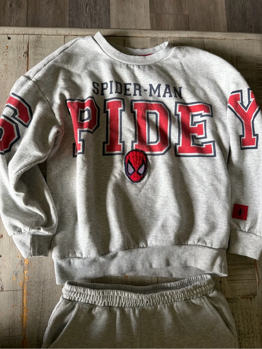 Marvel Grey Sweatshirt and shorts set 10/12